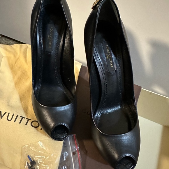 Louis Vuitton heels authentic - Picture 2 of 14
